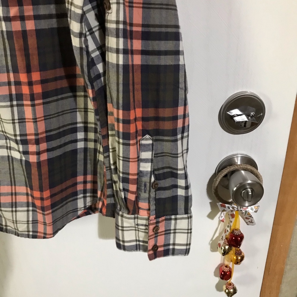 The Northface shirt size XL multicolor plaid flannel with roll tab sleeves - Picture 4 of 10